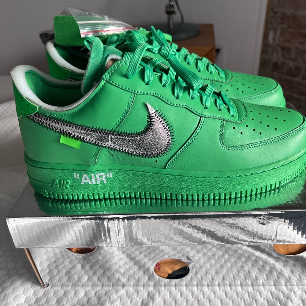 Off white Air Force green spark